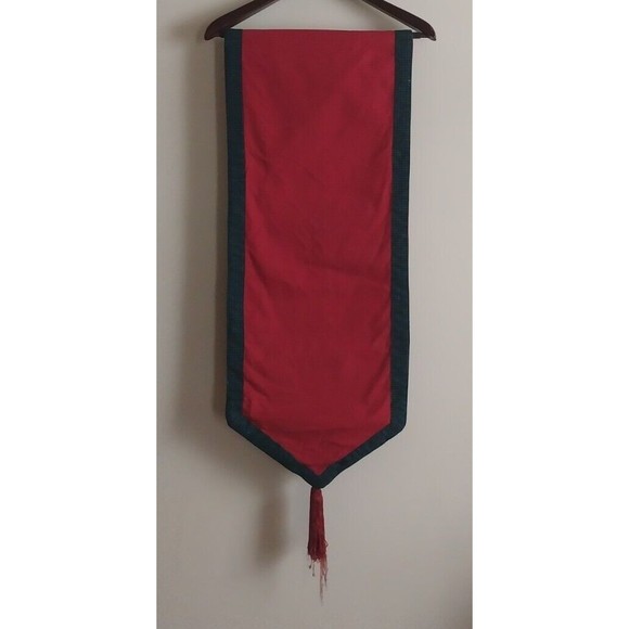Woven Style Wine Red Green Tapestry Table Runner Length 74" Tassels Classic GUC - Picture 4 of 15